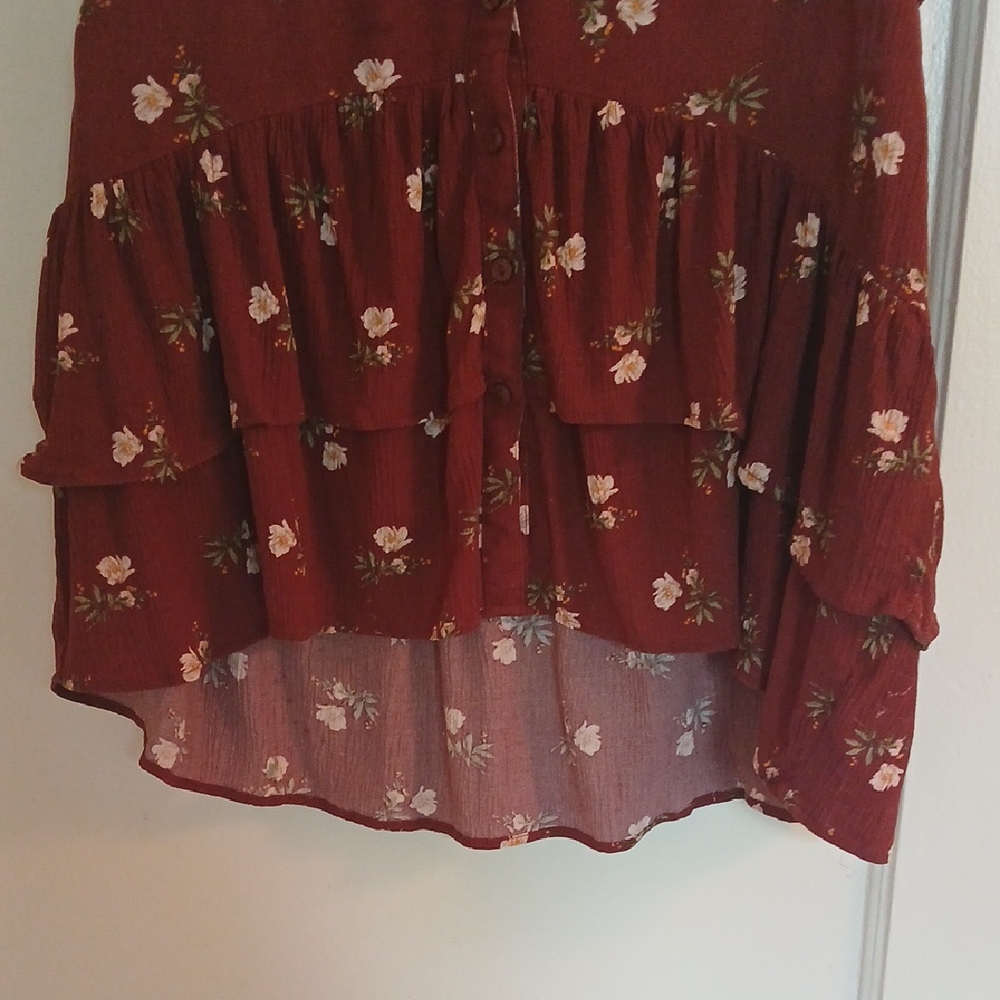 American Eagle Outfitters Flutter Sleeve Blouse - Picture 2 of 9